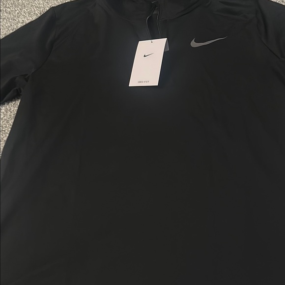 Nike Black Performance Jacket Sleek Design - Picture 1 of 4